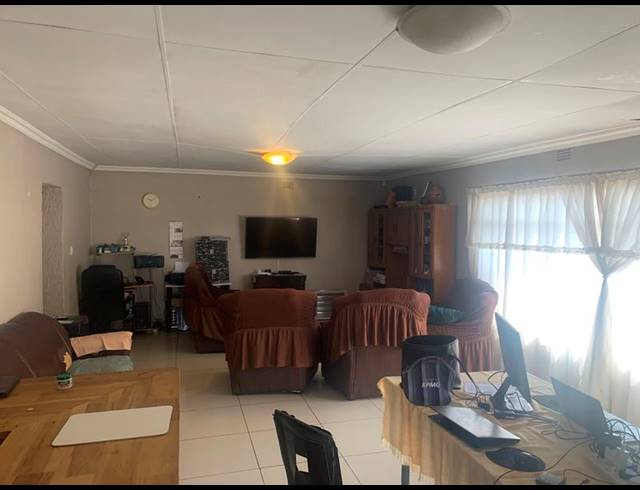 3 BEDROOM HOUSE FOR SALE IN RACEVIEW